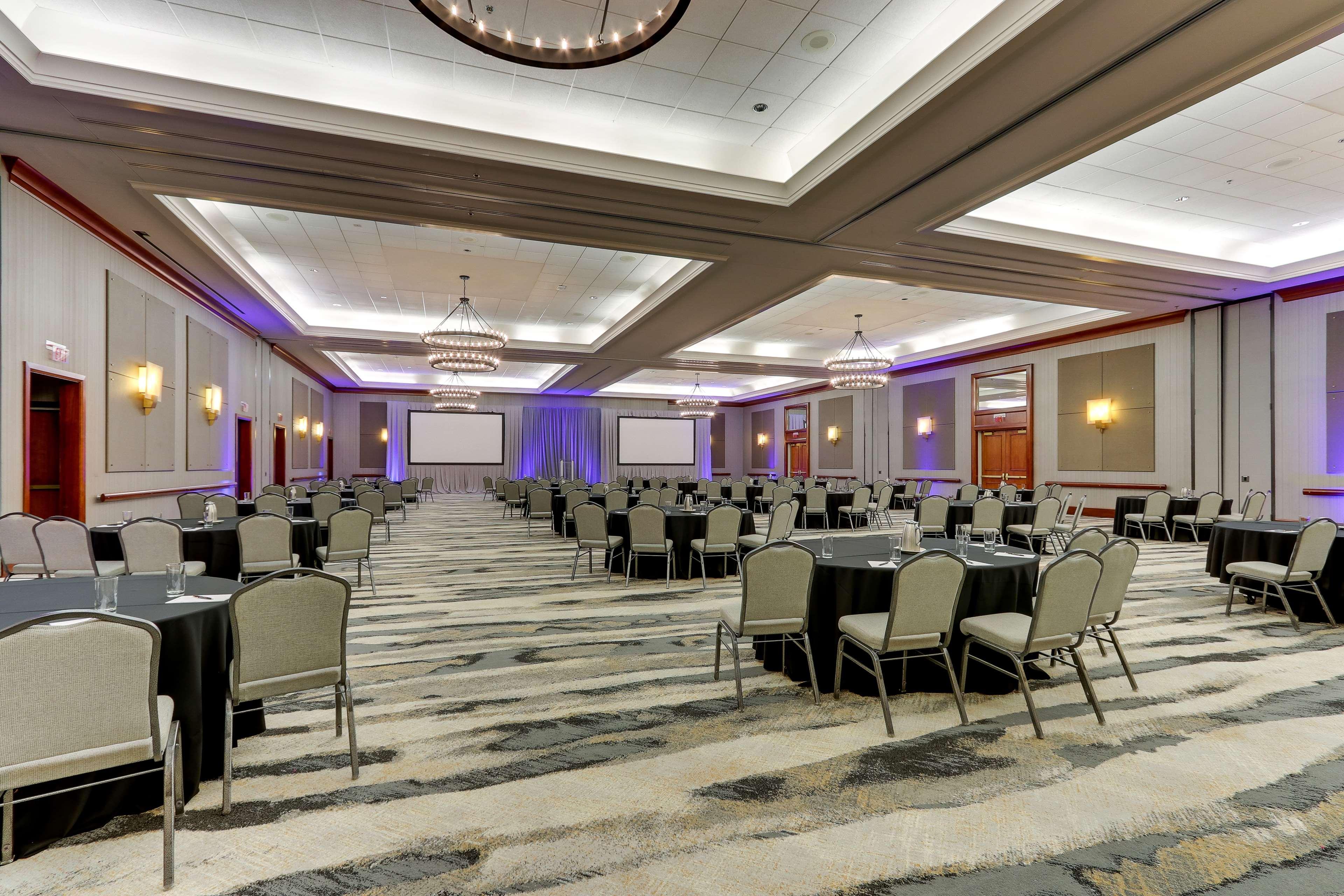 The Chattanoogan Hotel, Curio Collection By Hilton Bagian luar foto