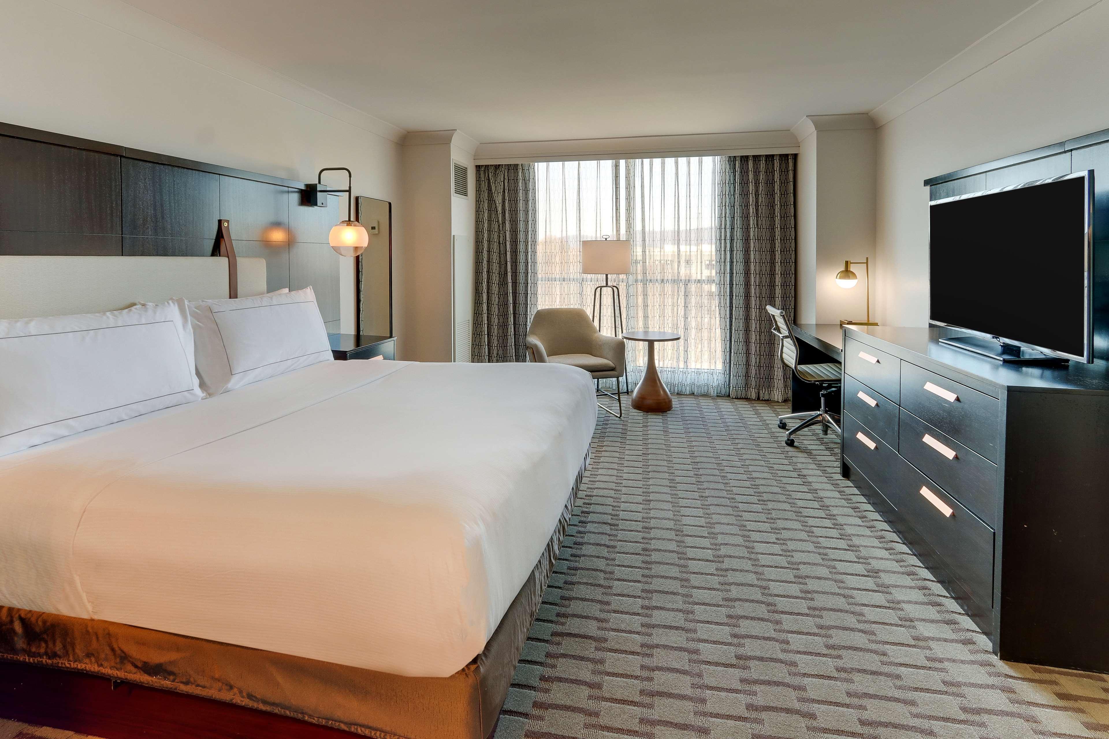 The Chattanoogan Hotel, Curio Collection By Hilton Bagian luar foto