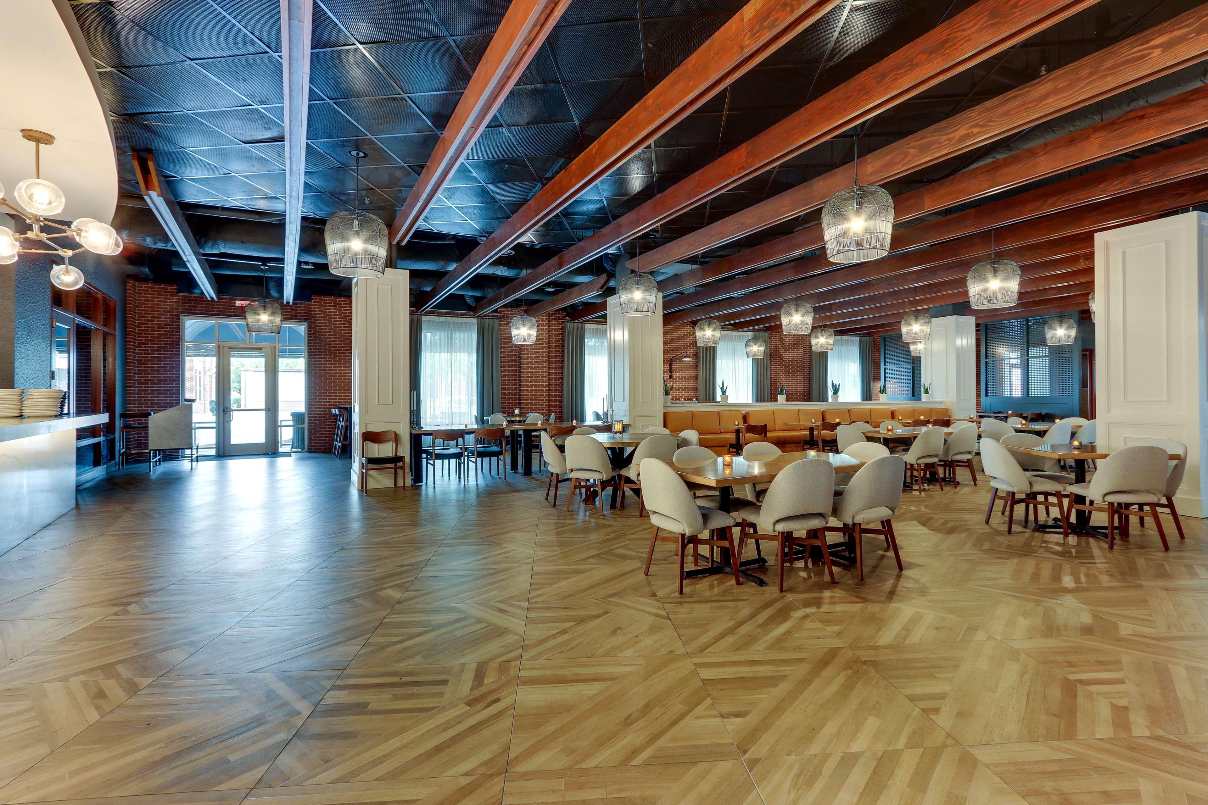 The Chattanoogan Hotel, Curio Collection By Hilton Bagian luar foto