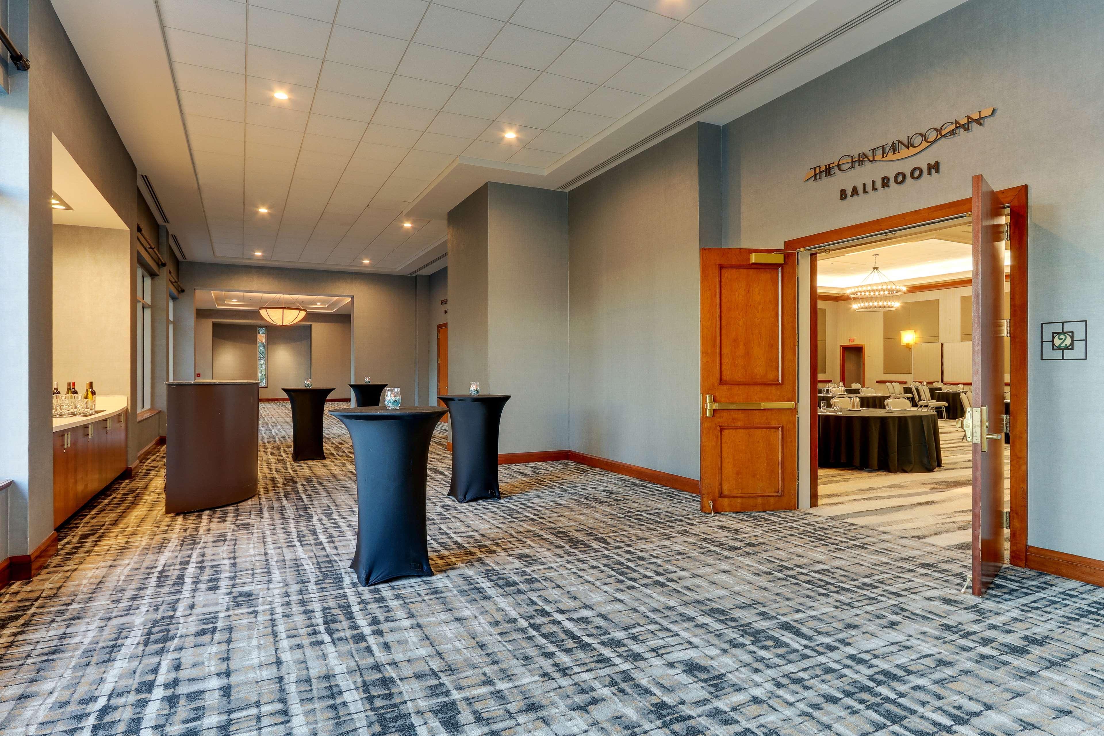 The Chattanoogan Hotel, Curio Collection By Hilton Bagian luar foto