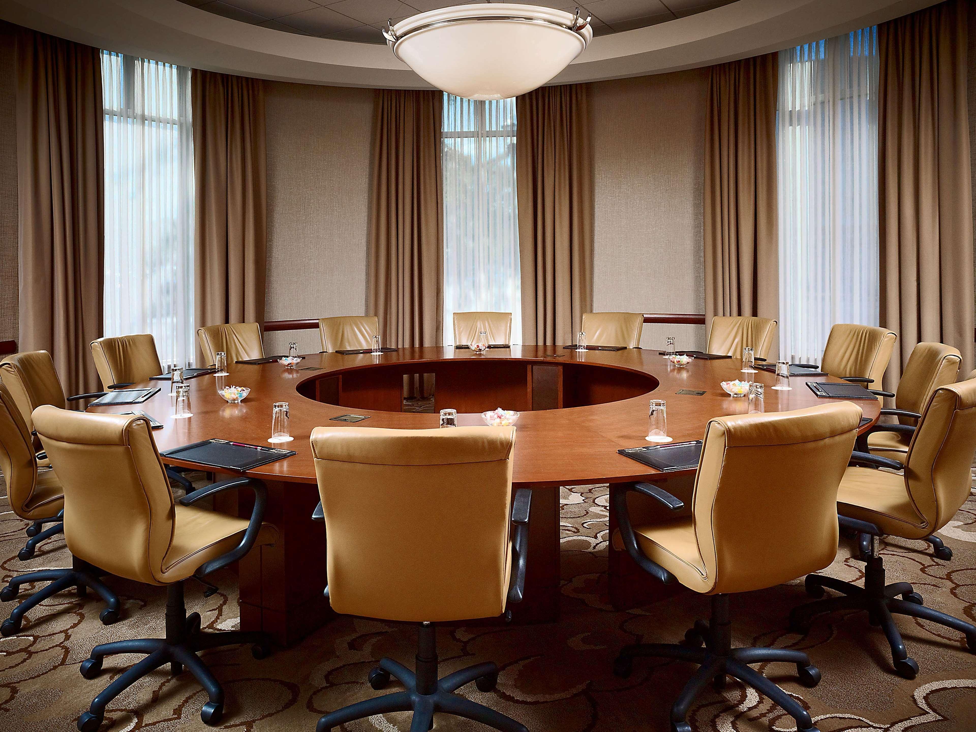 The Chattanoogan Hotel, Curio Collection By Hilton Bagian luar foto