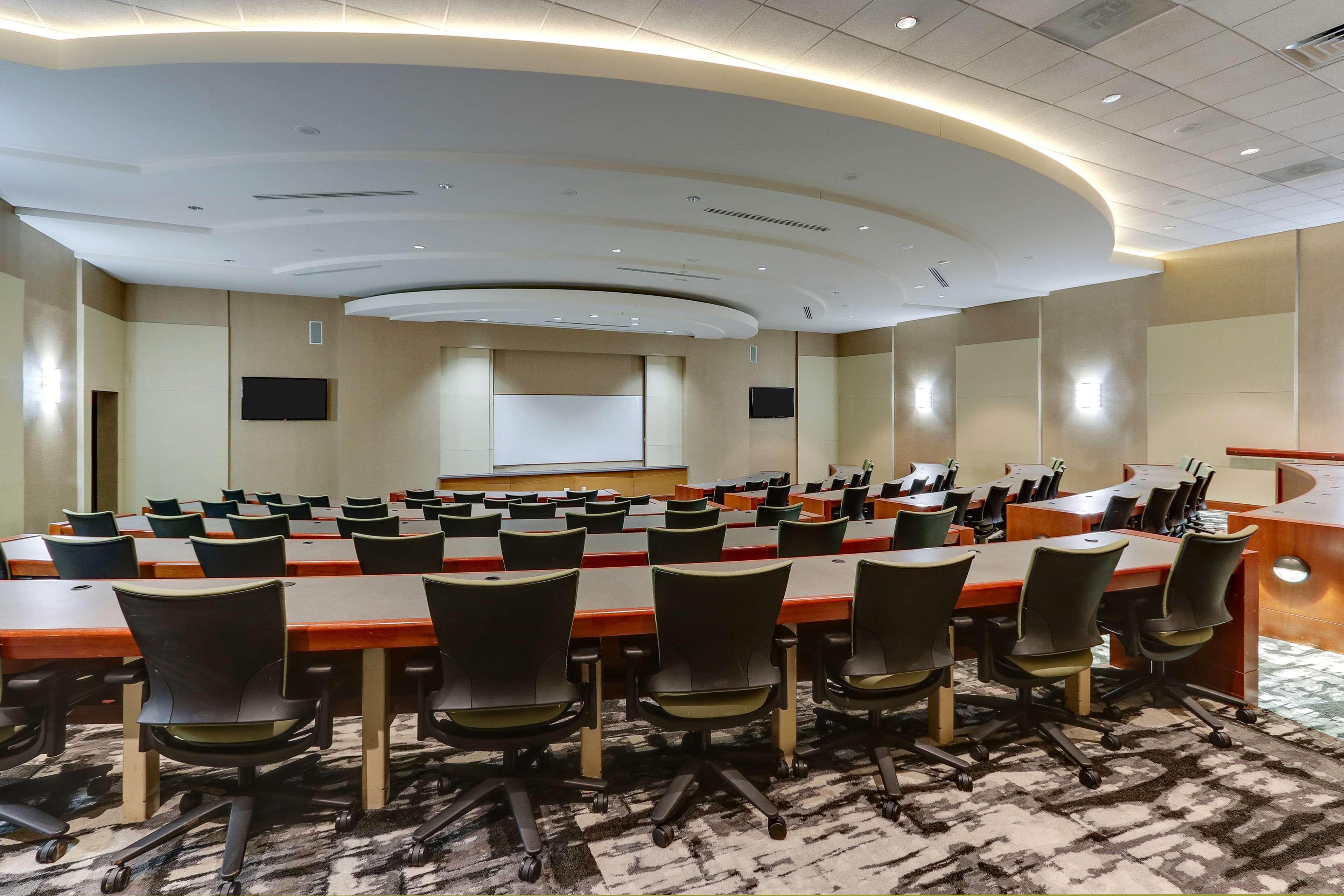 The Chattanoogan Hotel, Curio Collection By Hilton Bagian luar foto