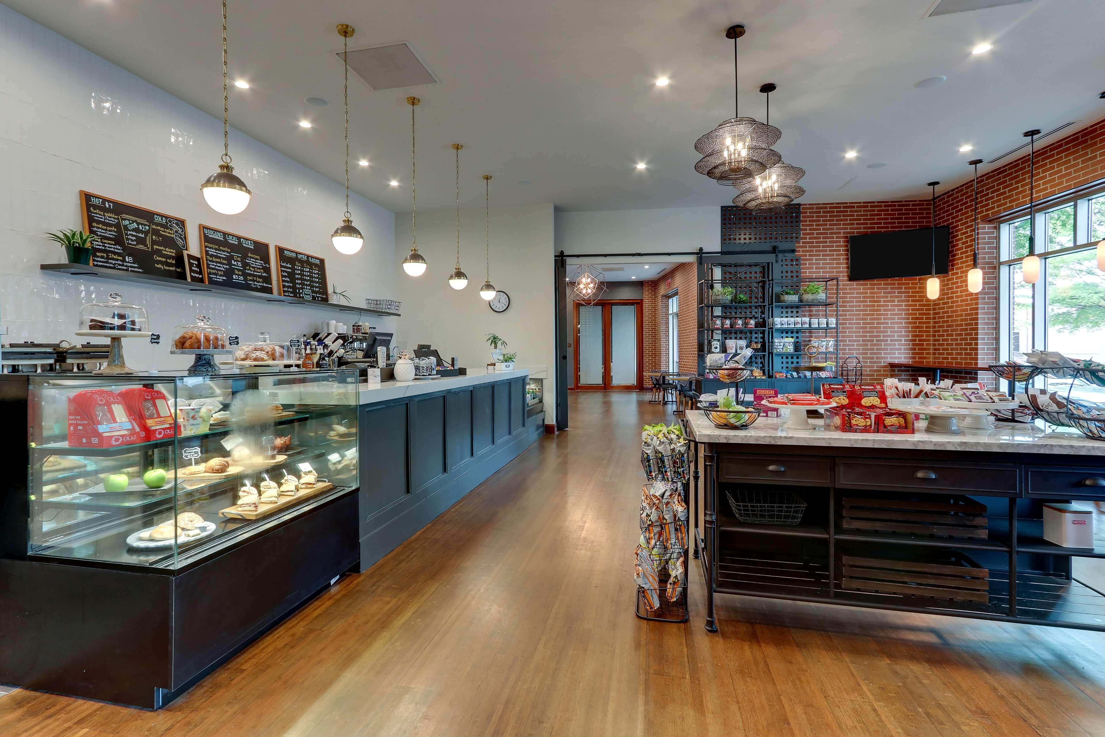 The Chattanoogan Hotel, Curio Collection By Hilton Bagian luar foto