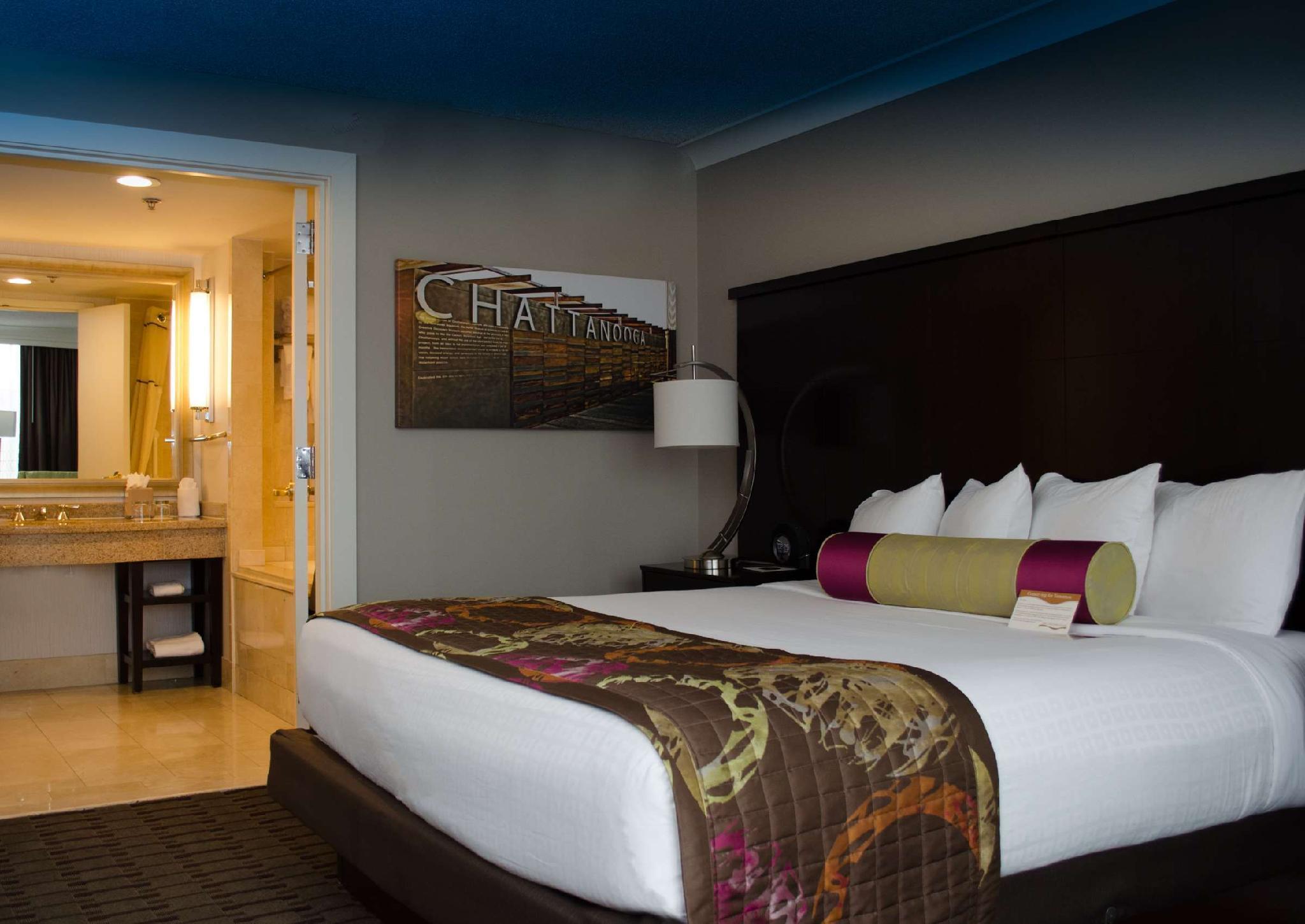 The Chattanoogan Hotel, Curio Collection By Hilton Bagian luar foto