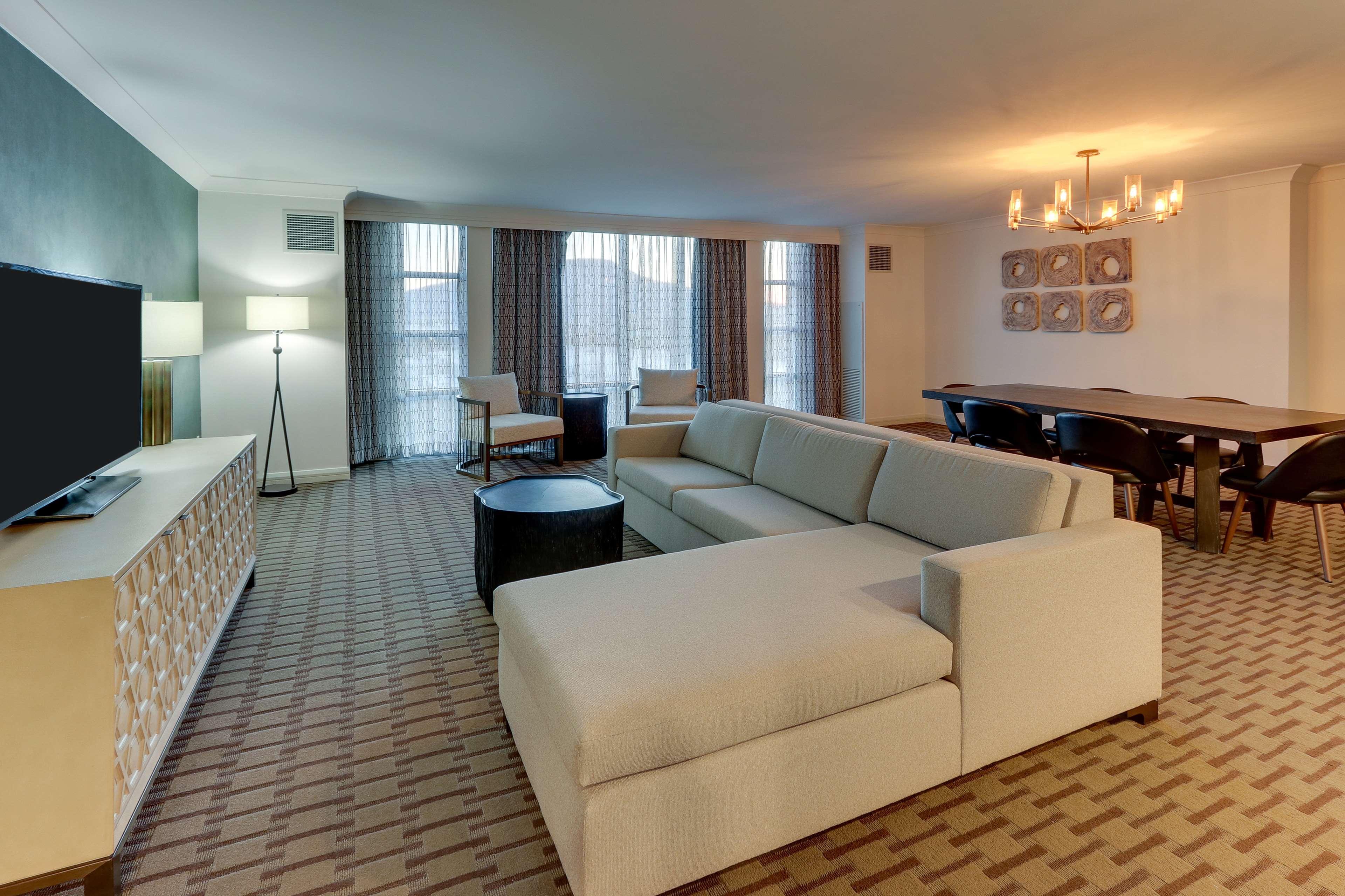 The Chattanoogan Hotel, Curio Collection By Hilton Bagian luar foto