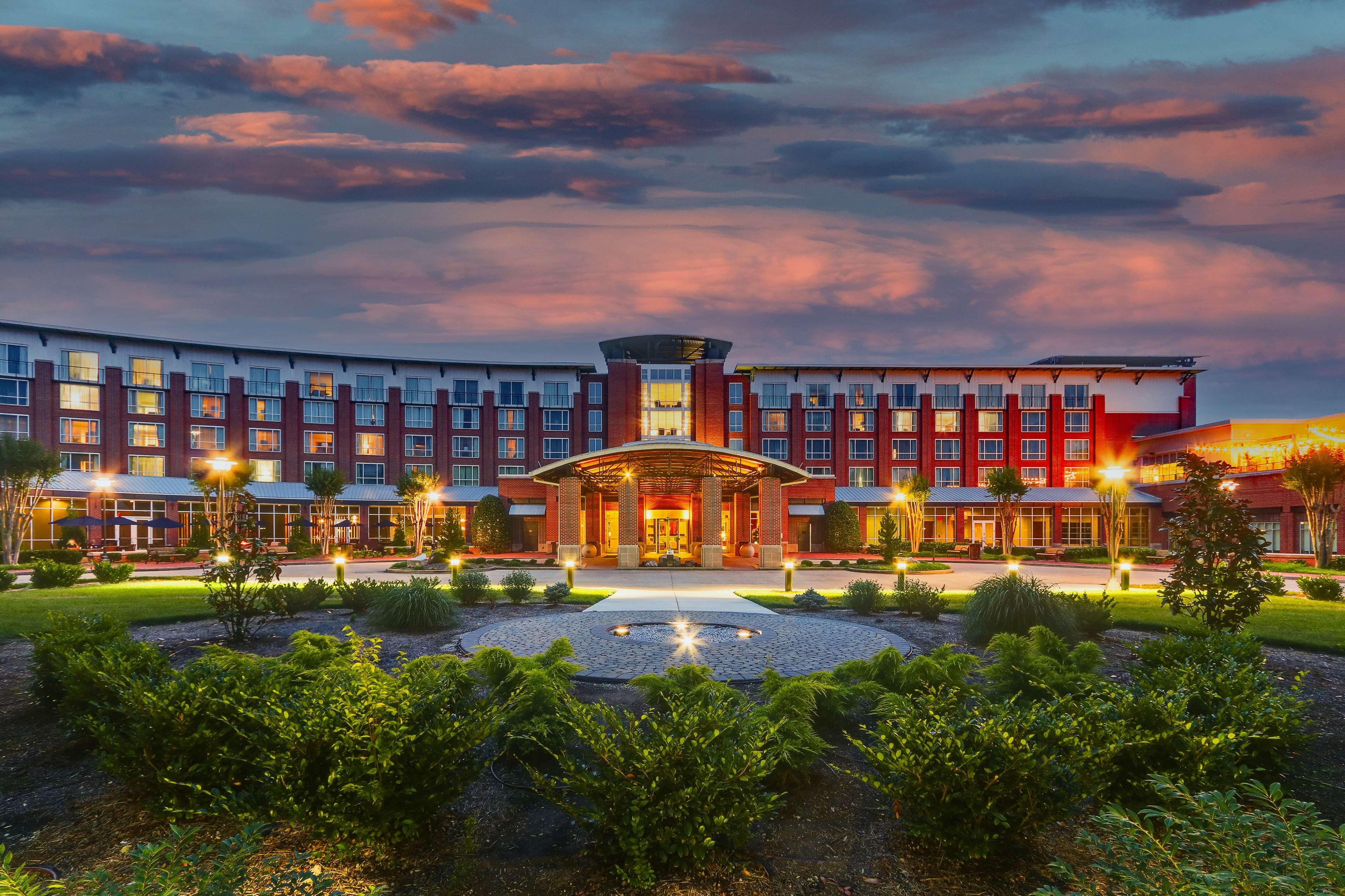 The Chattanoogan Hotel, Curio Collection By Hilton Bagian luar foto