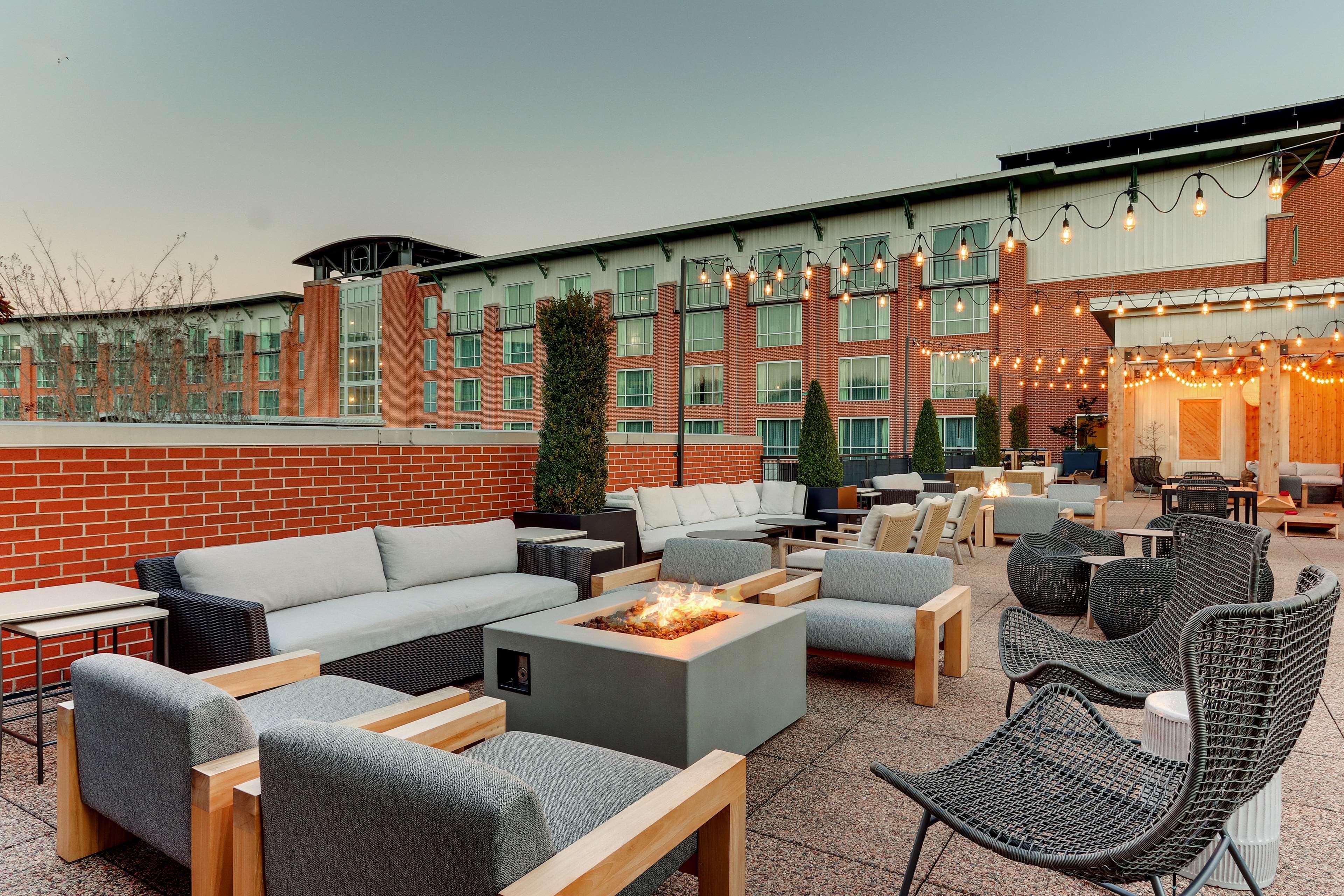 The Chattanoogan Hotel, Curio Collection By Hilton Bagian luar foto