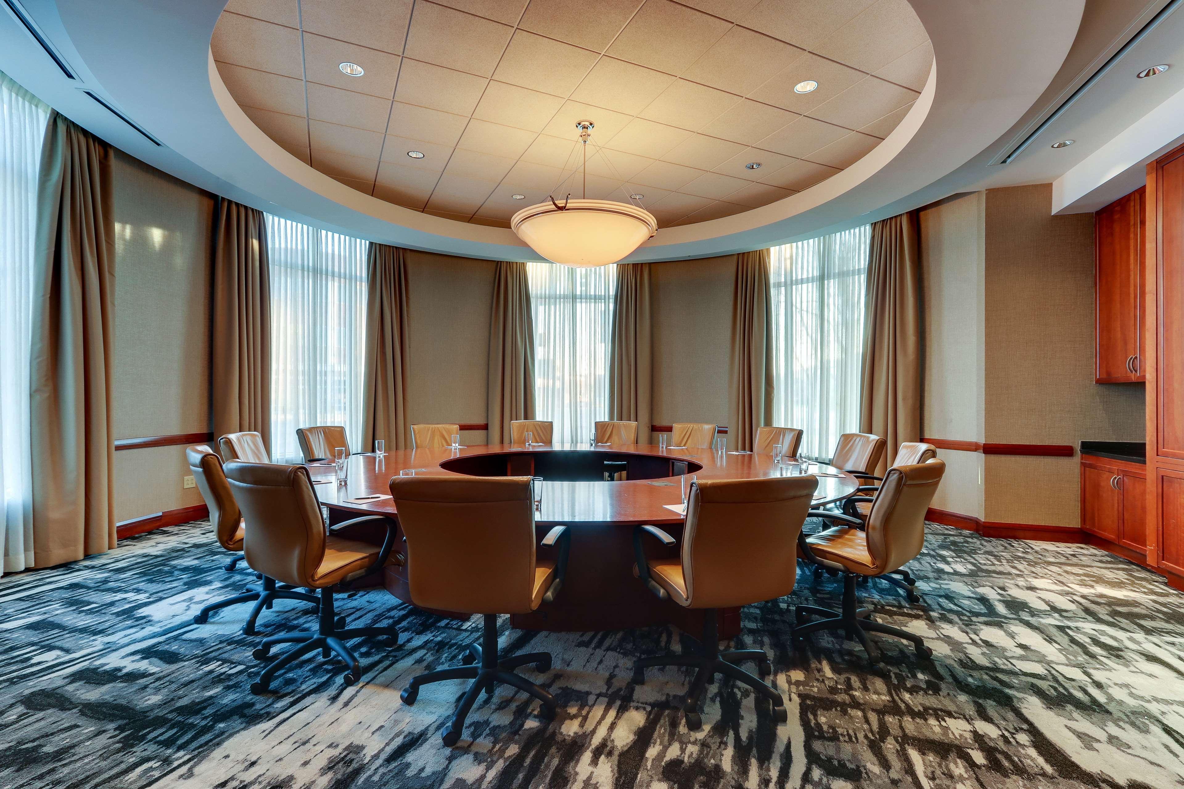 The Chattanoogan Hotel, Curio Collection By Hilton Bagian luar foto