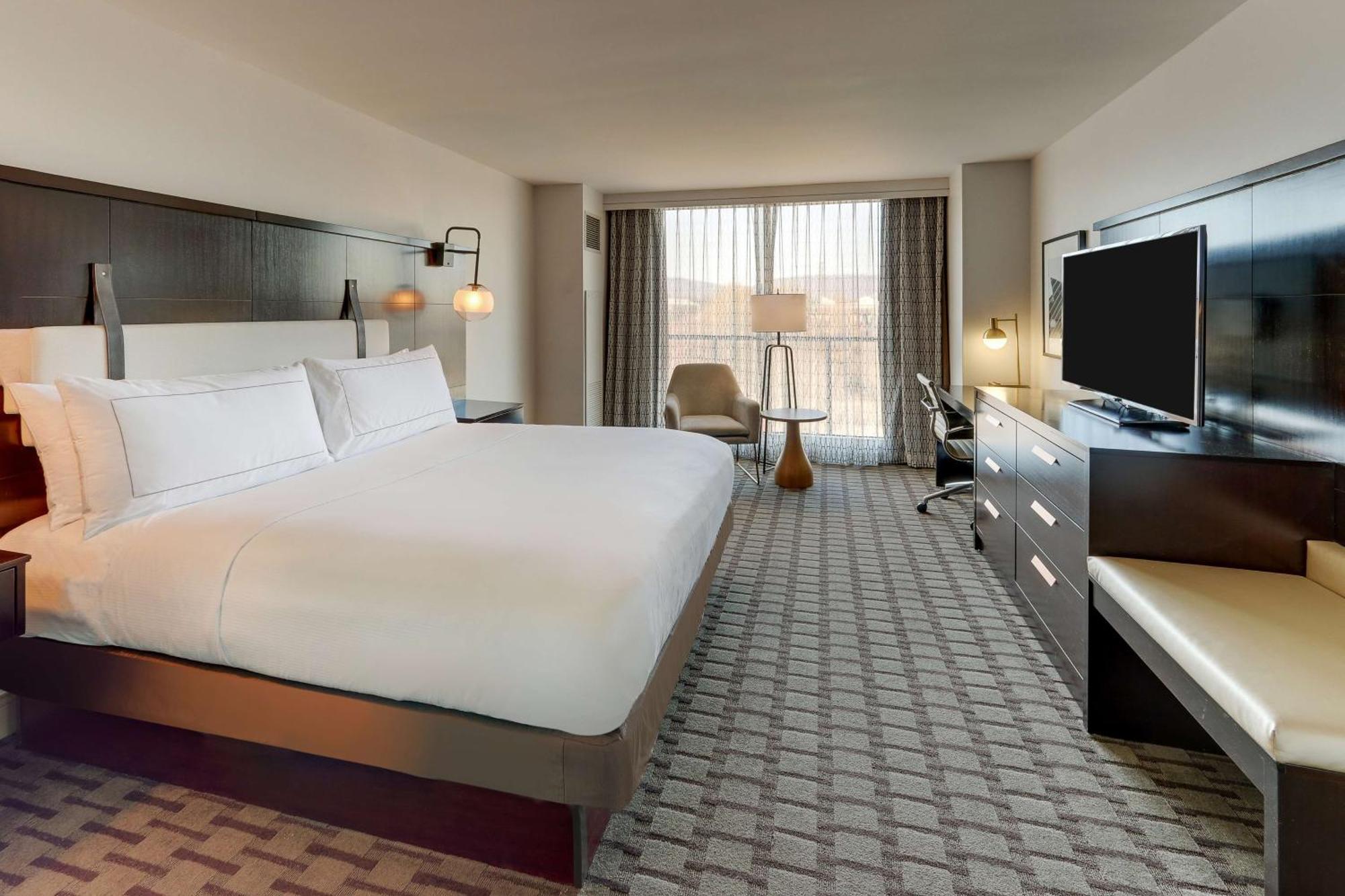 The Chattanoogan Hotel, Curio Collection By Hilton Bagian luar foto