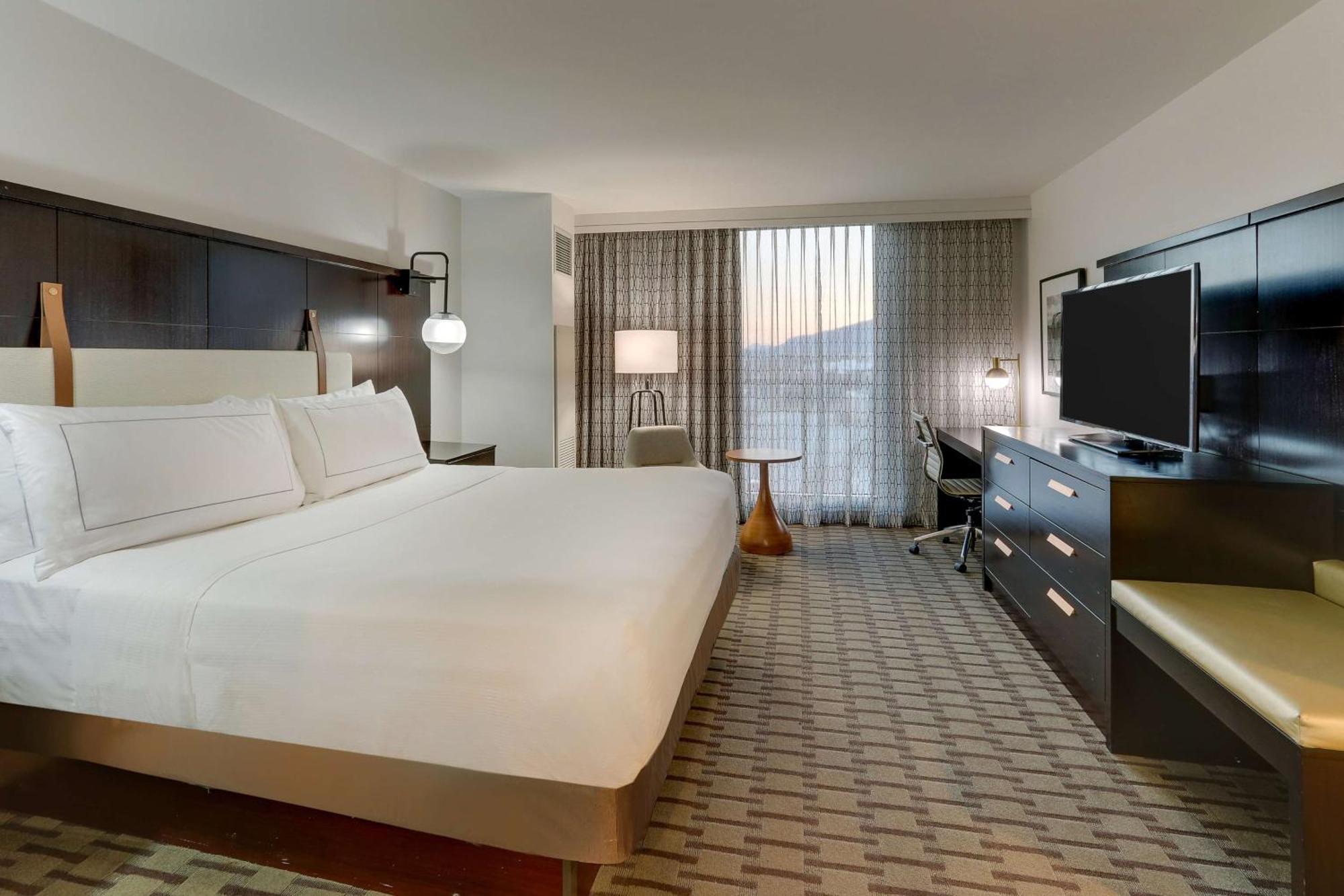 The Chattanoogan Hotel, Curio Collection By Hilton Bagian luar foto