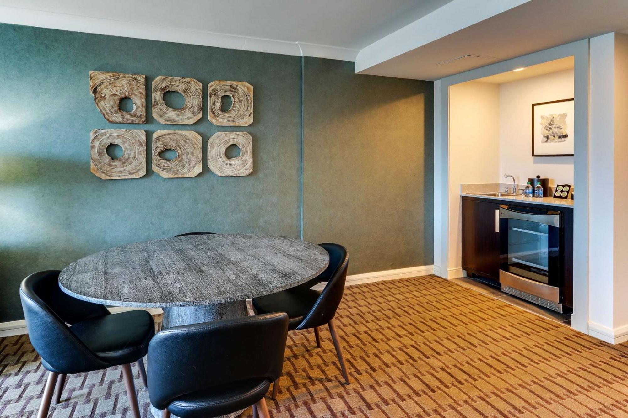 The Chattanoogan Hotel, Curio Collection By Hilton Bagian luar foto