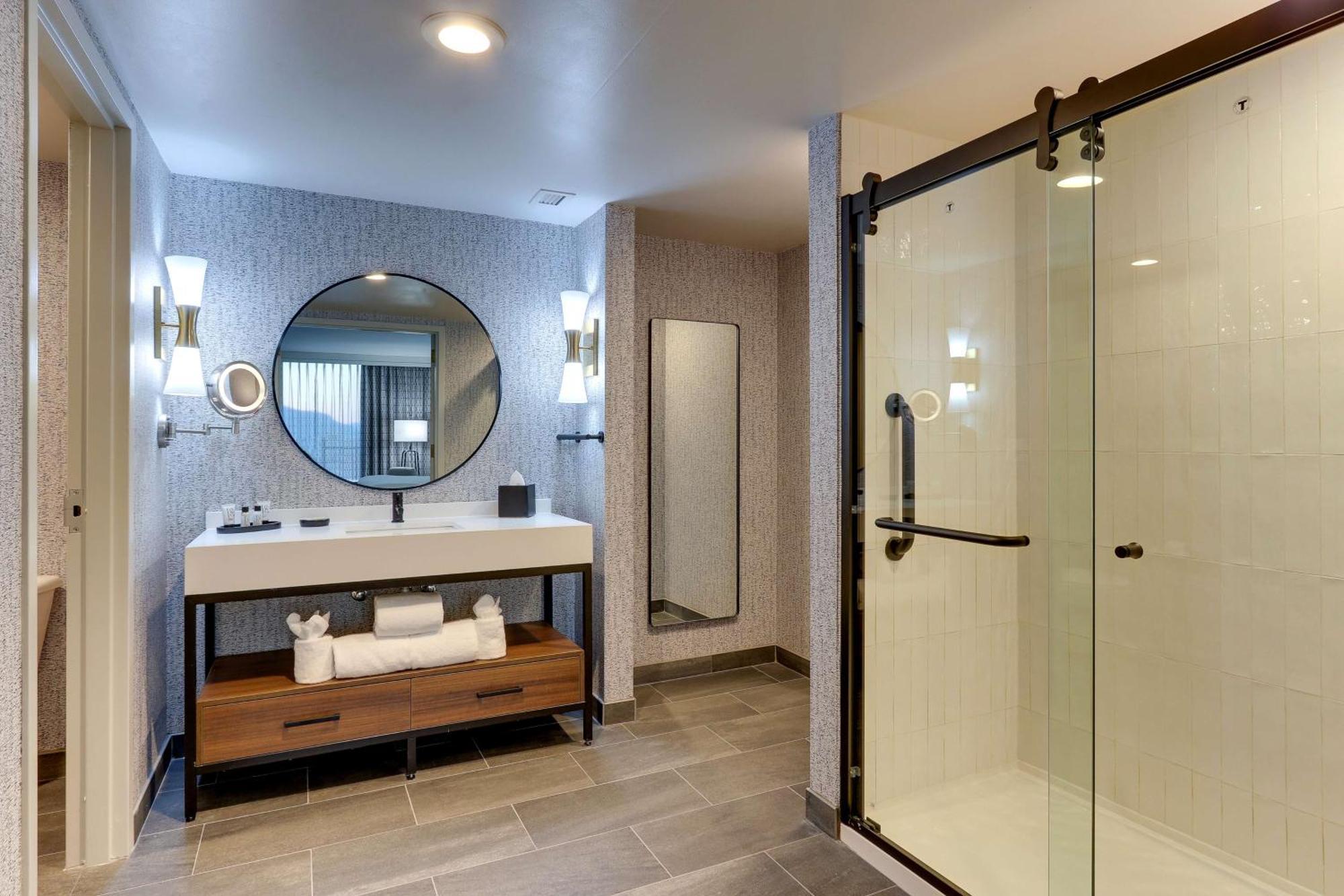 The Chattanoogan Hotel, Curio Collection By Hilton Bagian luar foto