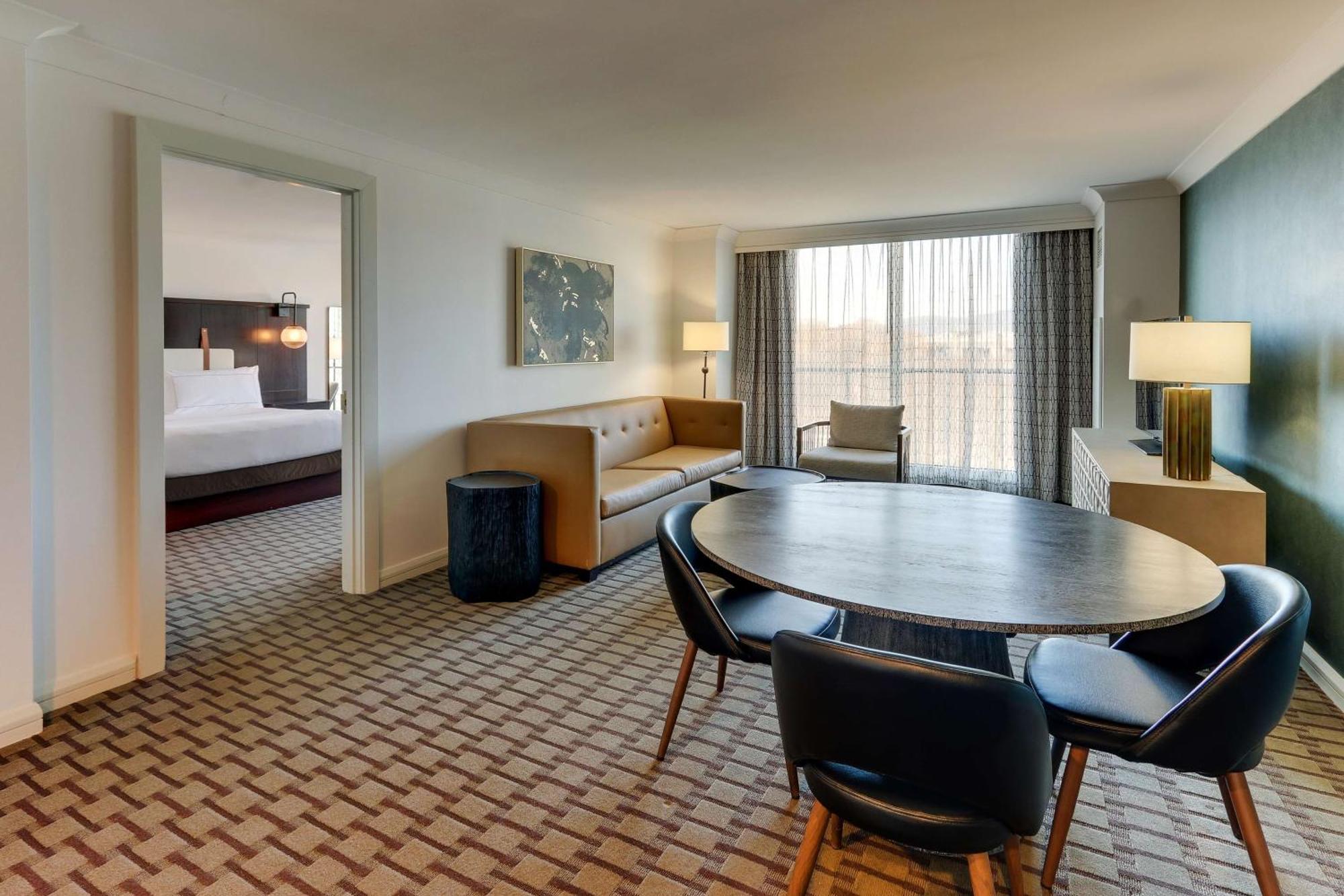 The Chattanoogan Hotel, Curio Collection By Hilton Bagian luar foto
