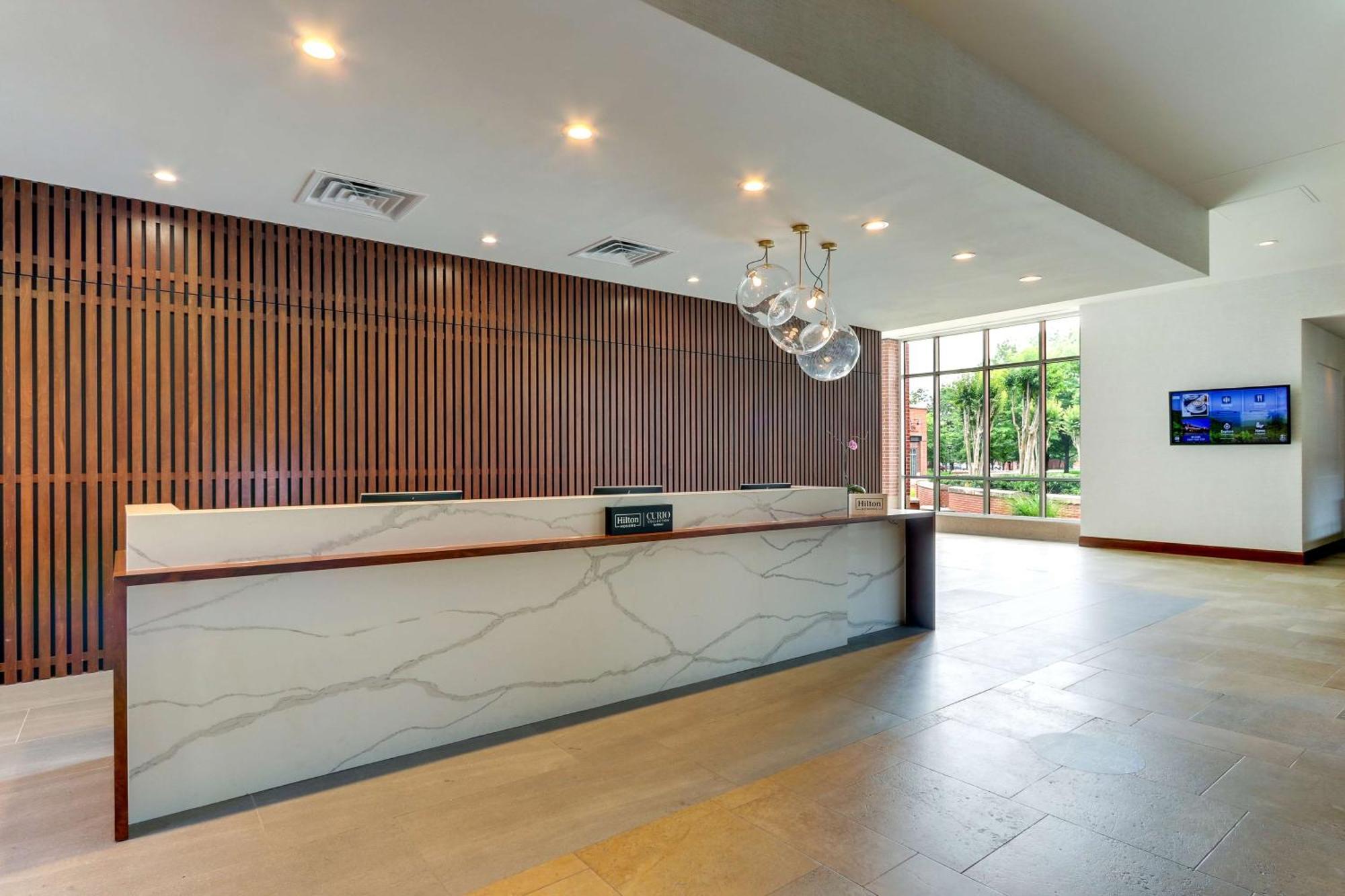 The Chattanoogan Hotel, Curio Collection By Hilton Bagian luar foto
