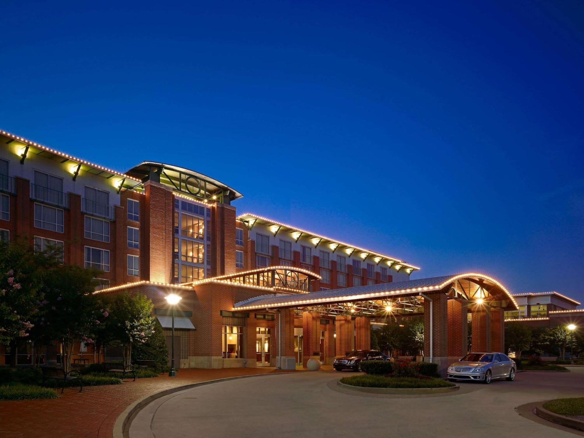 The Chattanoogan Hotel, Curio Collection By Hilton Bagian luar foto