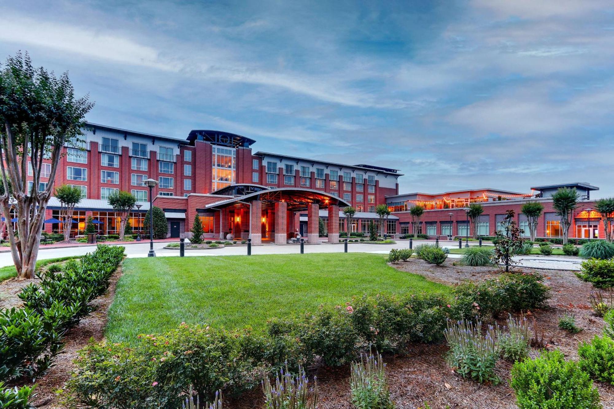The Chattanoogan Hotel, Curio Collection By Hilton Bagian luar foto
