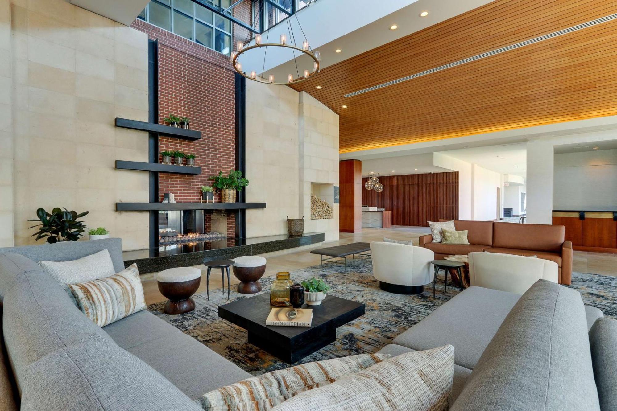 The Chattanoogan Hotel, Curio Collection By Hilton Bagian luar foto