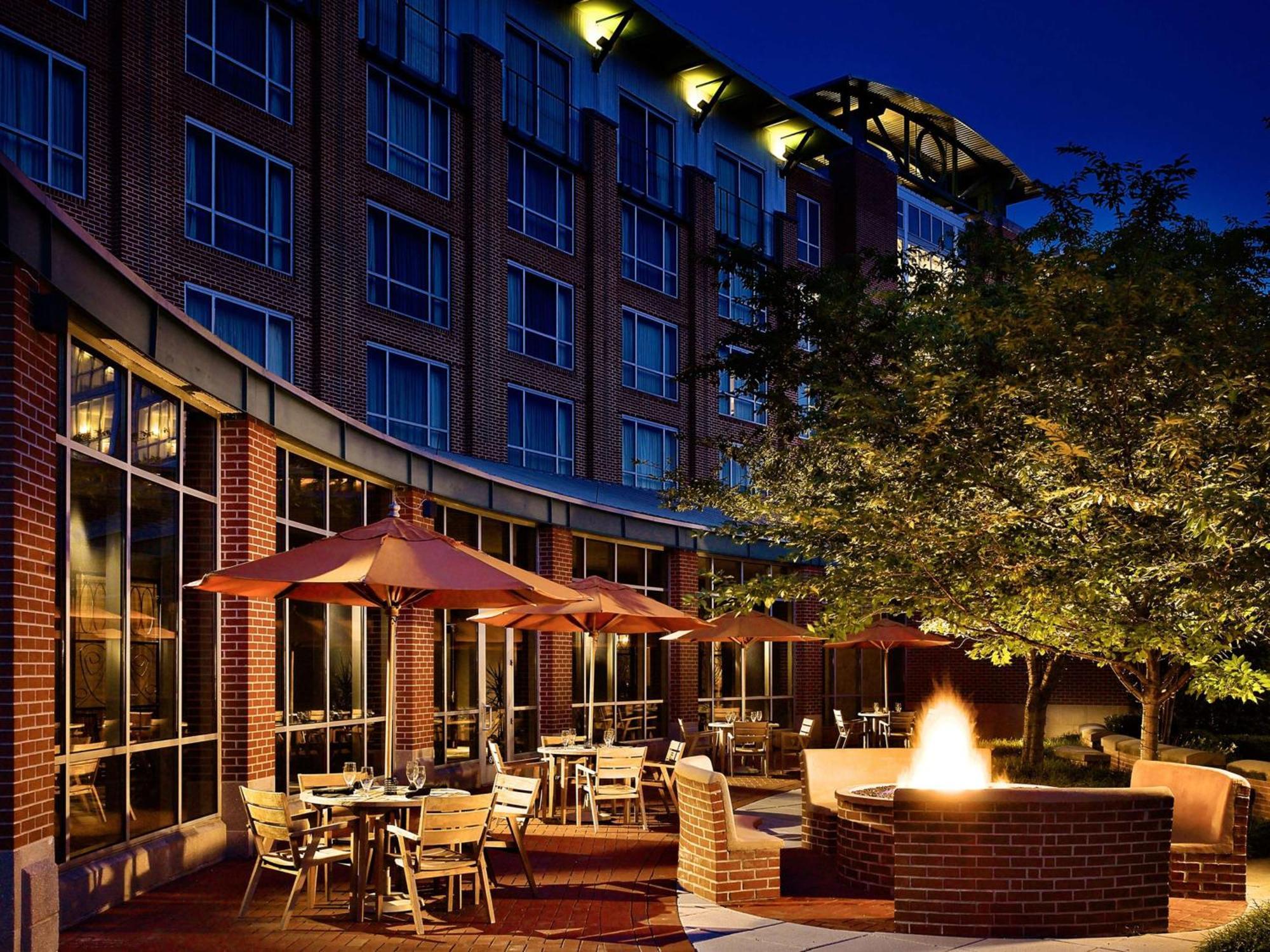 The Chattanoogan Hotel, Curio Collection By Hilton Bagian luar foto